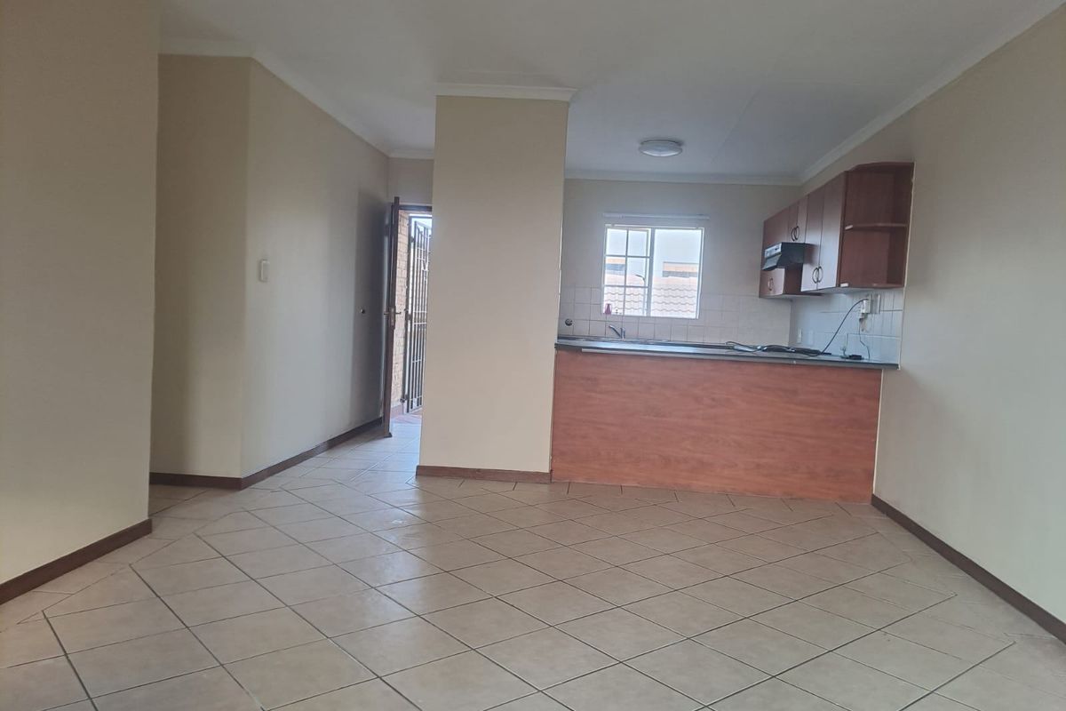 Townhouse Rental Monthly In Midrand - Photo 4
