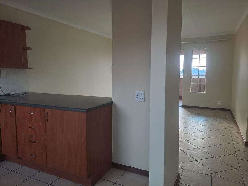 Townhouse Rental Monthly In Midrand - Photo 10
