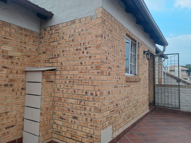 Townhouse Rental Monthly In Midrand - Photo 3