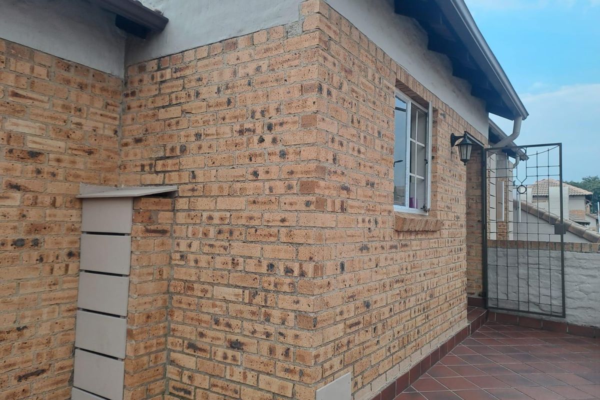 Townhouse Rental Monthly In Midrand - Photo 3