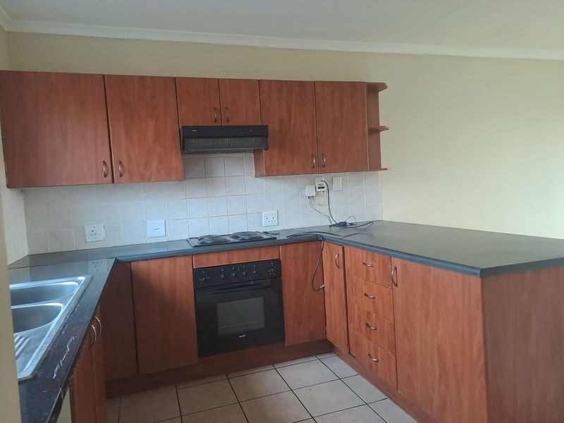 Townhouse Rental Monthly In Midrand - Photo 5