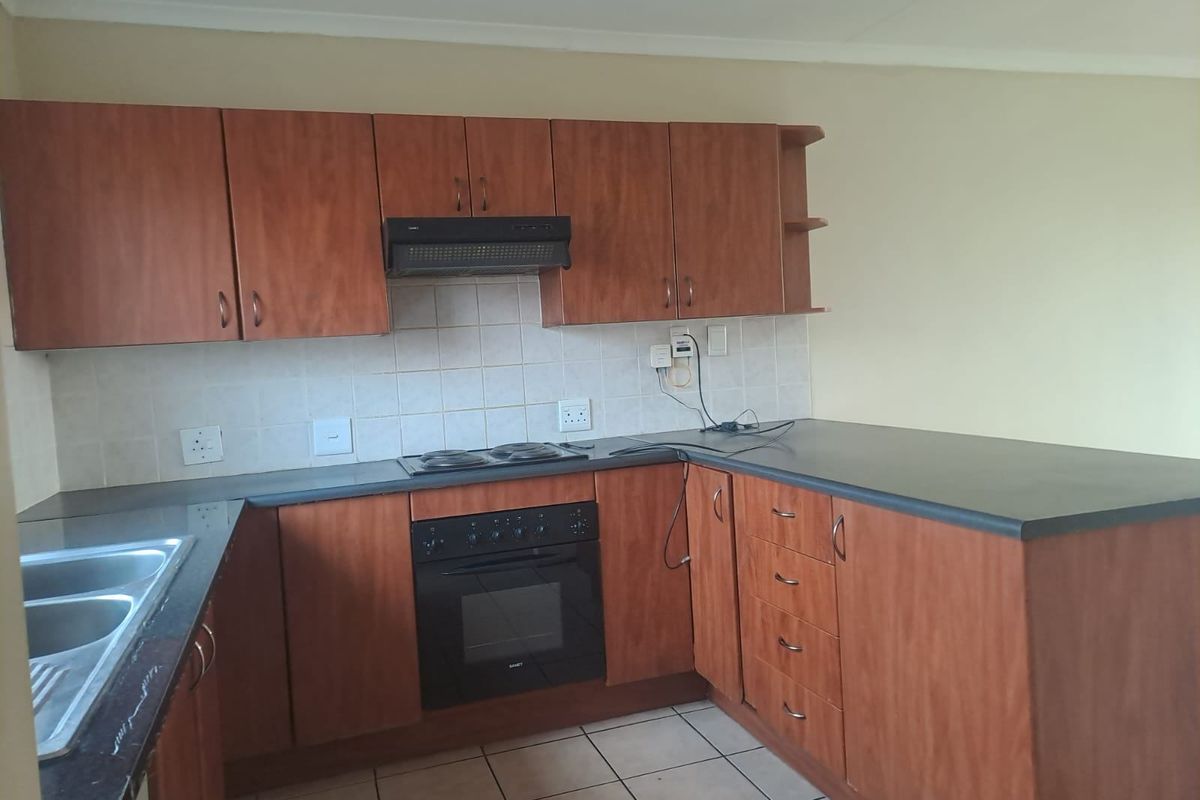 Townhouse Rental Monthly In Midrand - Photo 5