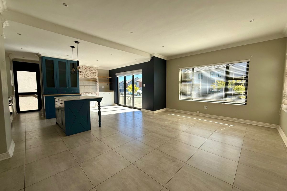 Townhouse For Sale In Bloemfontein - Photo 2