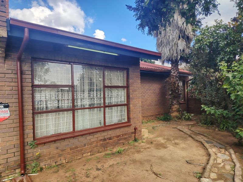 House For Sale In Johannesburg - Photo 3