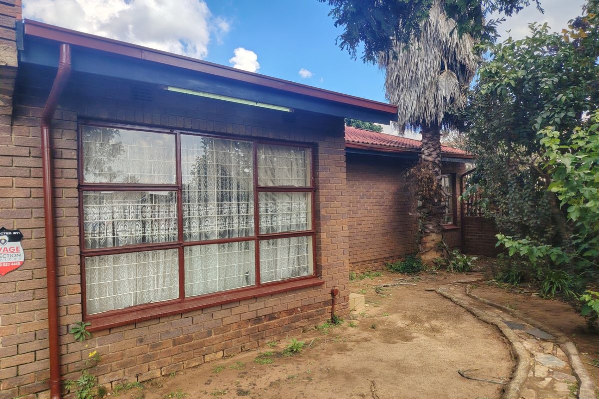 House For Sale In Johannesburg - Photo 3