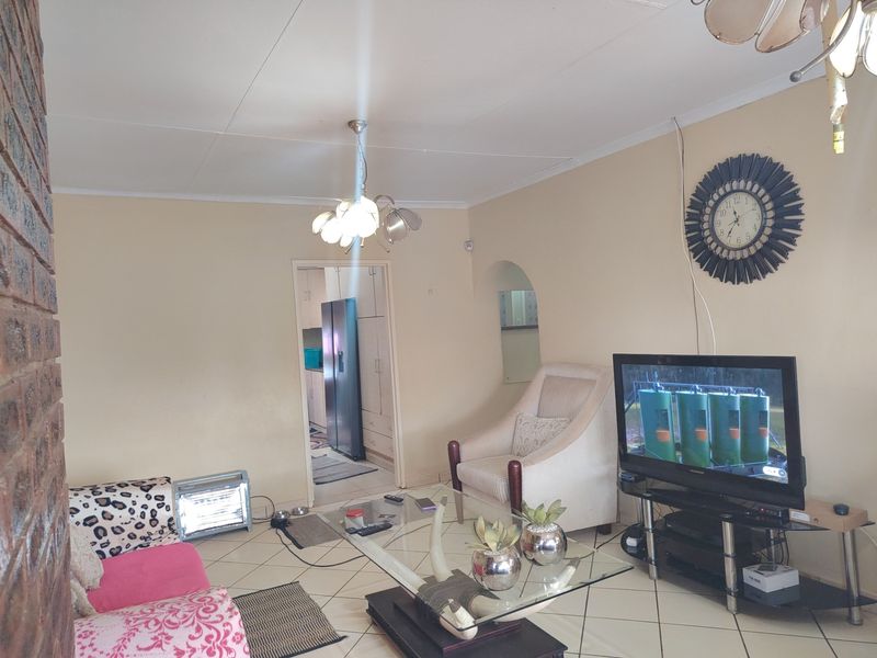 House For Sale In Johannesburg - Photo 7