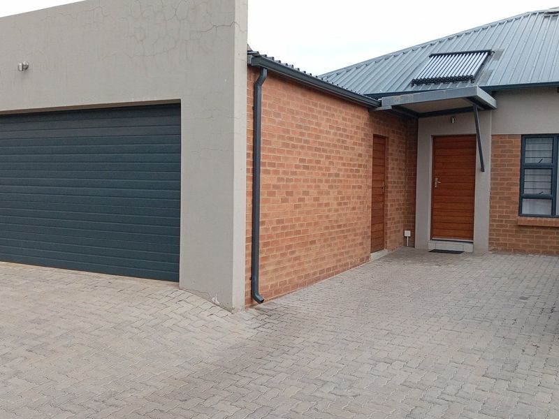 Townhouse For Sale In Pretoria - Photo 1