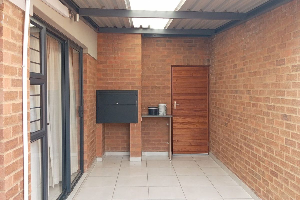 Townhouse For Sale In Pretoria - Photo 2