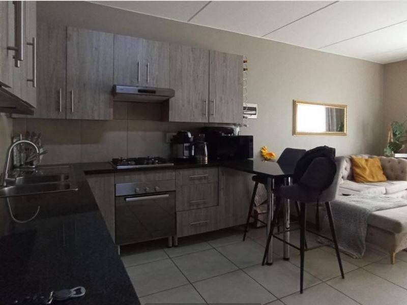 Apartment For Sale In Midrand - Photo 2