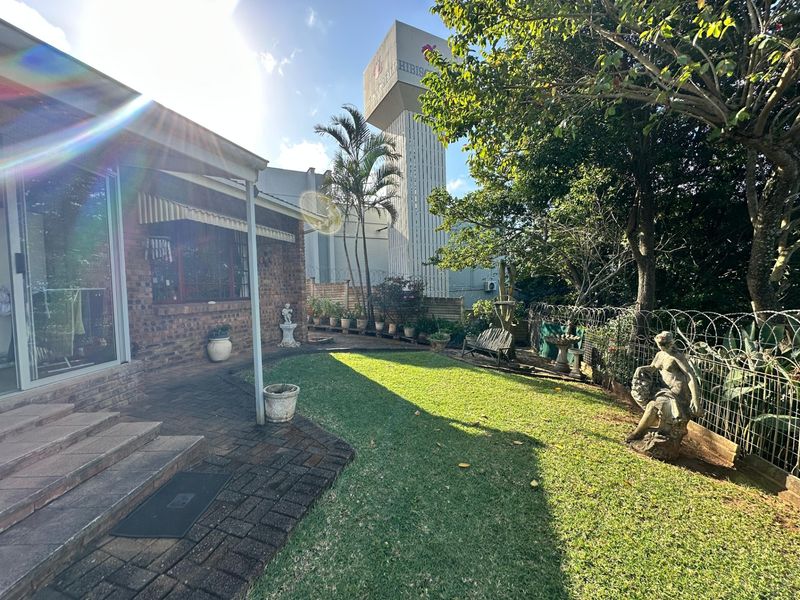 Townhouse For Sale In Margate - Photo 7