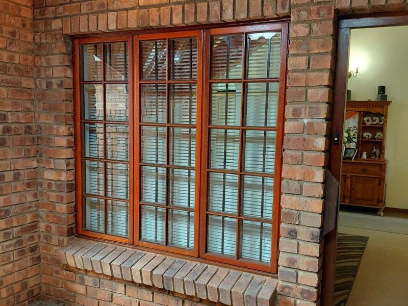 Townhouse For Sale In Margate - Photo 4