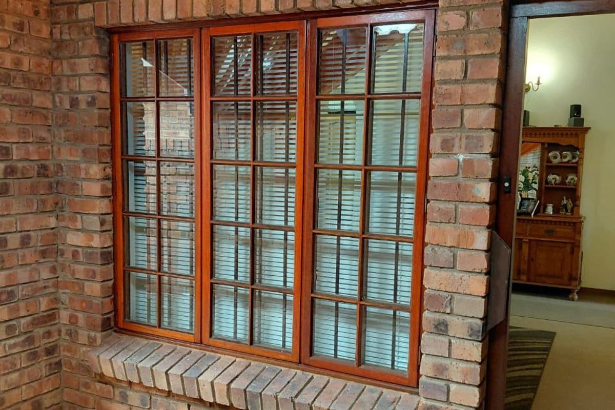 Townhouse For Sale In Margate - Photo 4