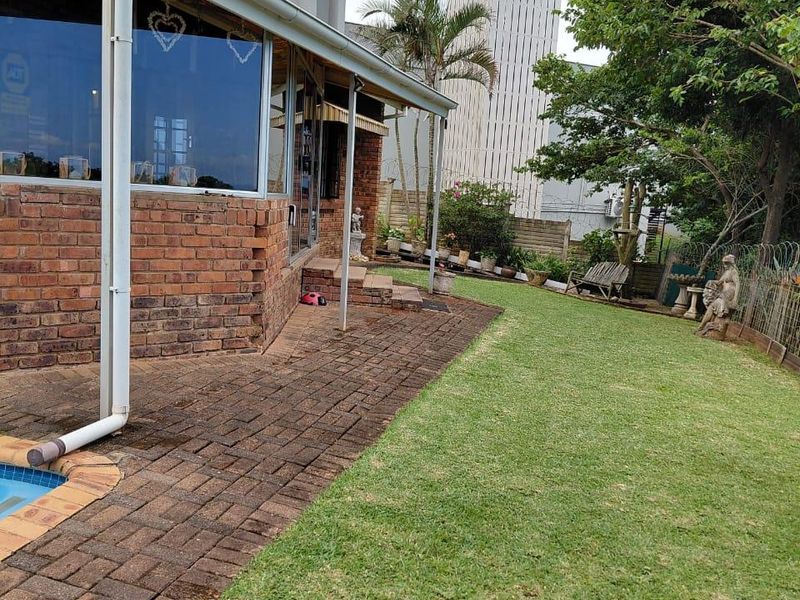 Townhouse For Sale In Margate - Photo 5
