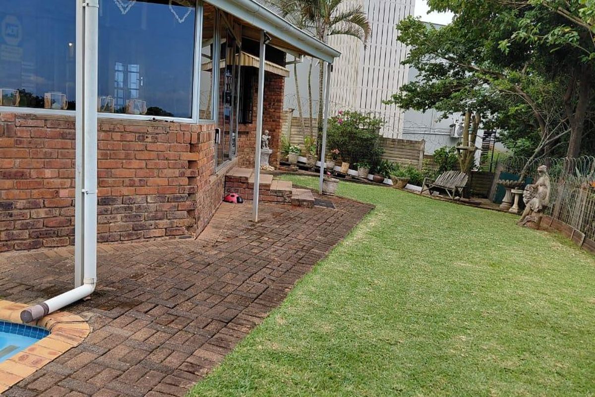 Townhouse For Sale In Margate - Photo 5