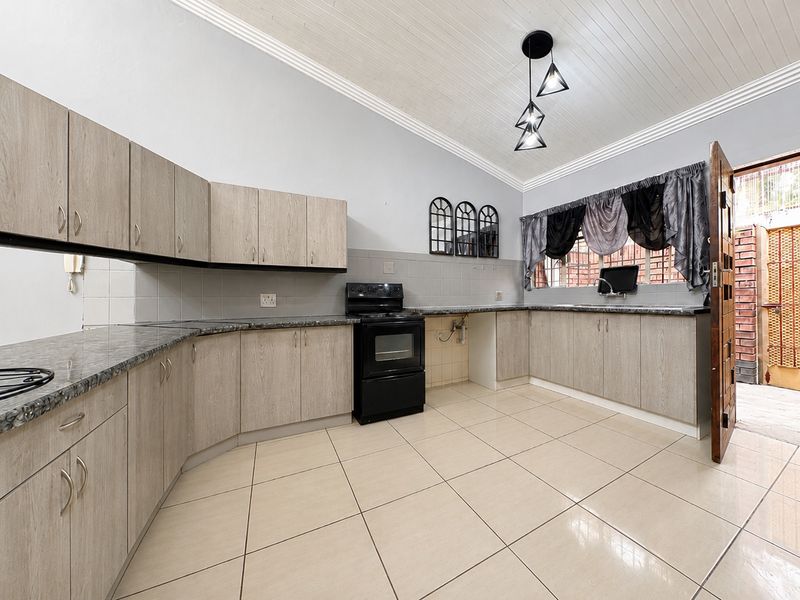 Townhouse For Sale In Pretoria - Photo 1