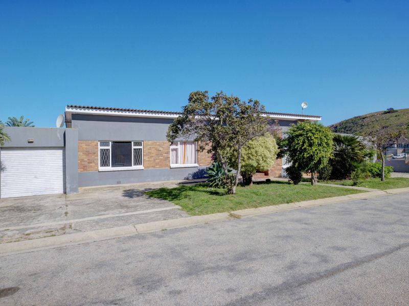 House For Sale In Port Elizabeth - Photo 1