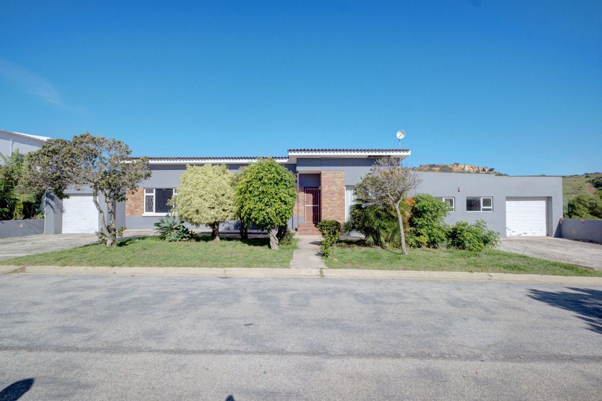 House For Sale In Port Elizabeth - Photo 2