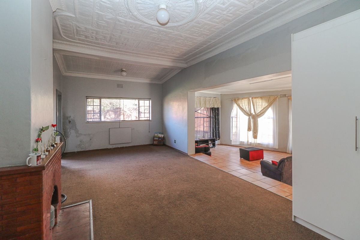 House For Sale In Springs - Photo 4