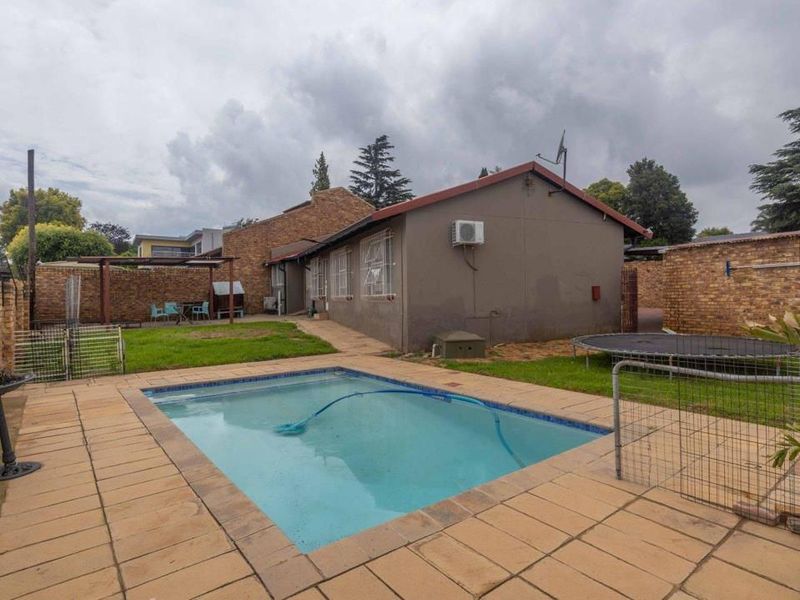 House Rental Monthly In Edenvale - Photo 2