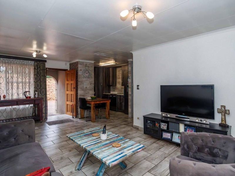 House Rental Monthly In Edenvale - Photo 4