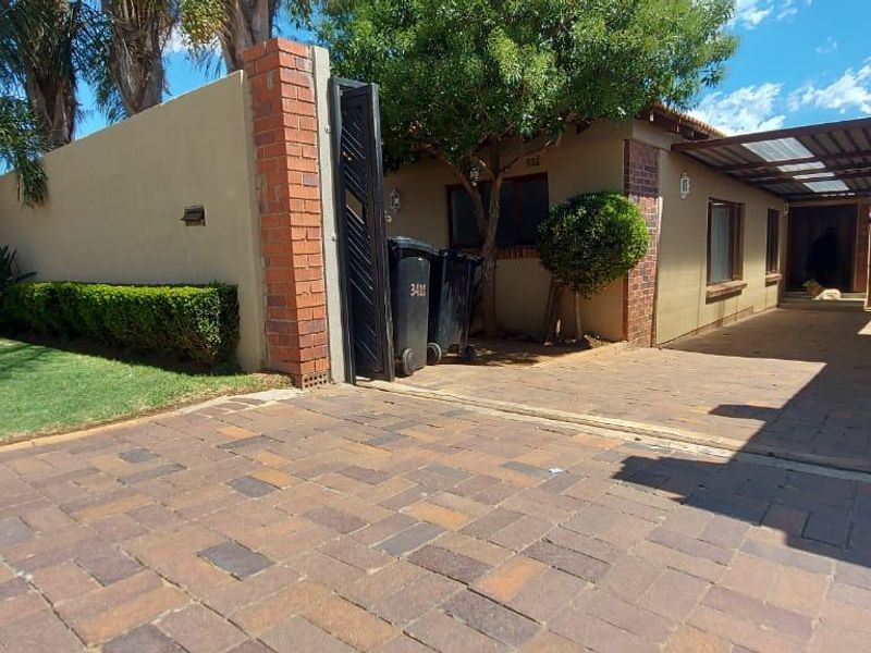 House For Sale In Johannesburg - Photo 3