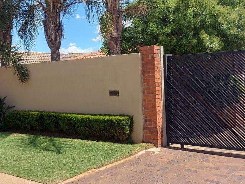 House For Sale In Johannesburg - Photo 1