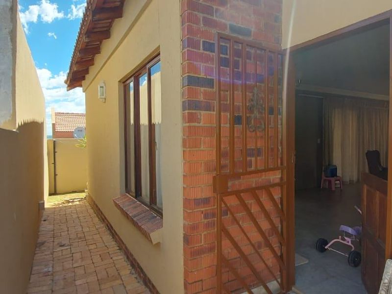 House For Sale In Johannesburg - Photo 6
