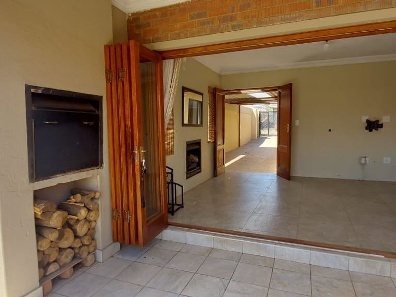 House For Sale In Johannesburg - Photo 10