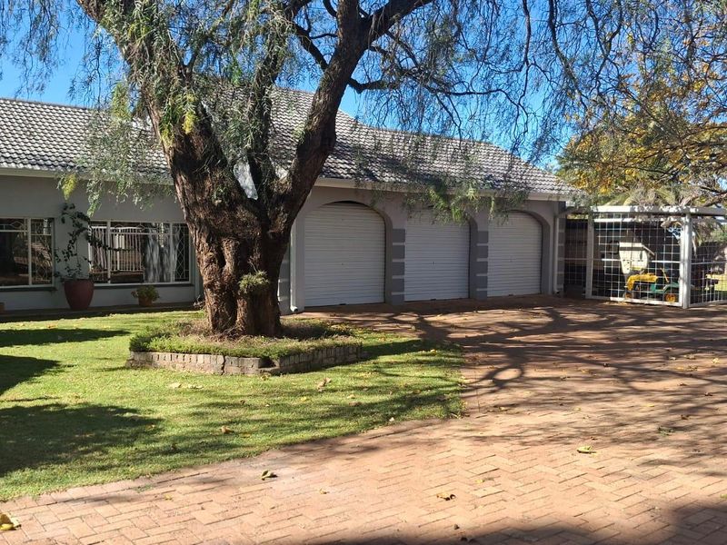 House For Sale In Meyerton - Photo 2