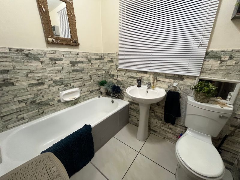 Apartment For Sale In Germiston - Photo 4