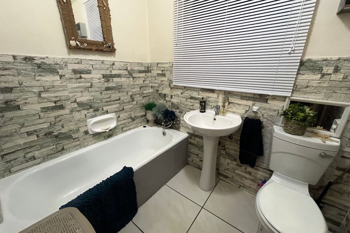 Apartment For Sale In Germiston - Photo 4