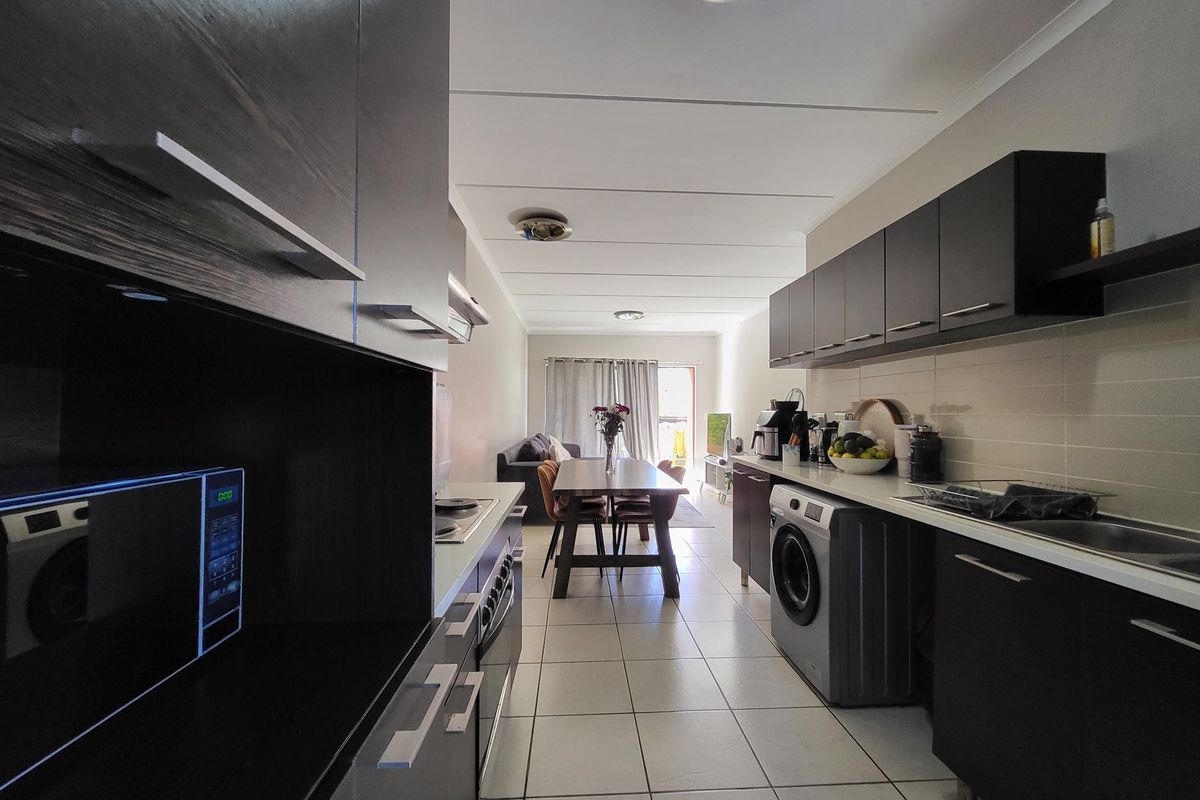 Apartment Rental Monthly In Midrand - Photo 2
