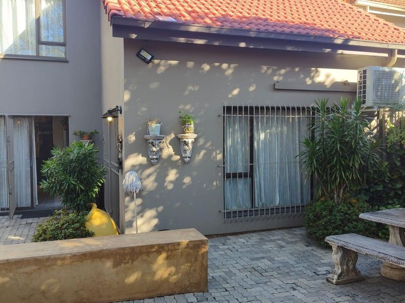 Townhouse For Sale In Pretoria - Photo 2