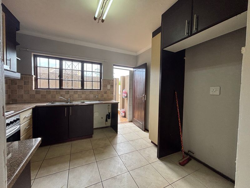 Townhouse Rental Monthly In Margate - Photo 8
