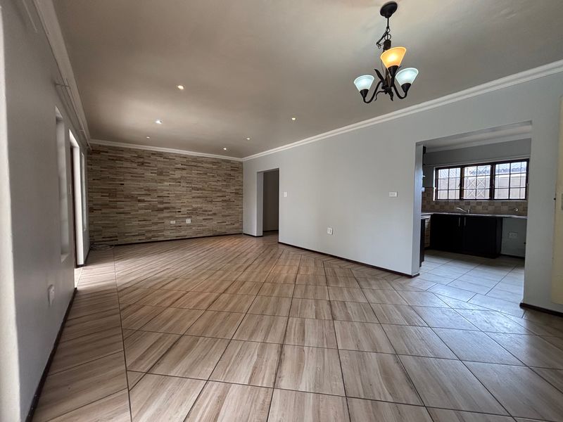 Townhouse Rental Monthly In Margate - Photo 6