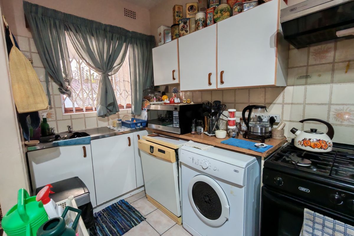 Apartment For Sale In Margate - Photo 4