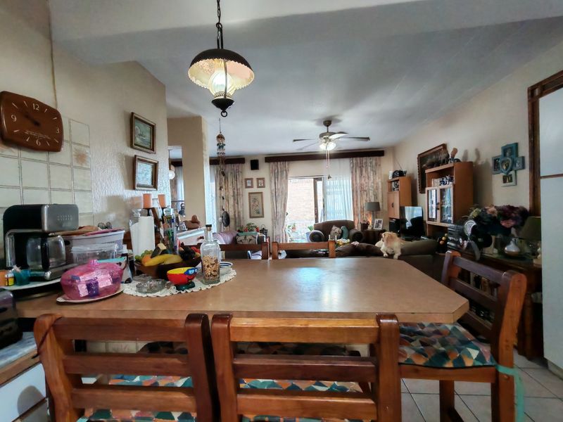Apartment For Sale In Margate - Photo 6