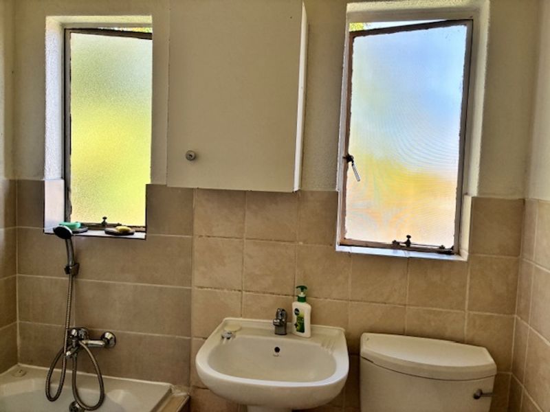 Apartment For Sale In Johannesburg - Photo 10