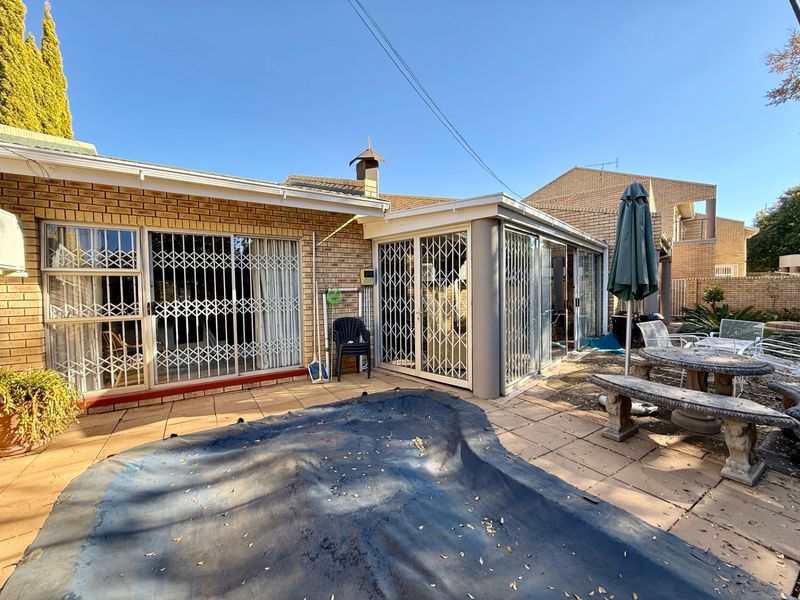 Townhouse For Sale In Bloemfontein - Photo 2