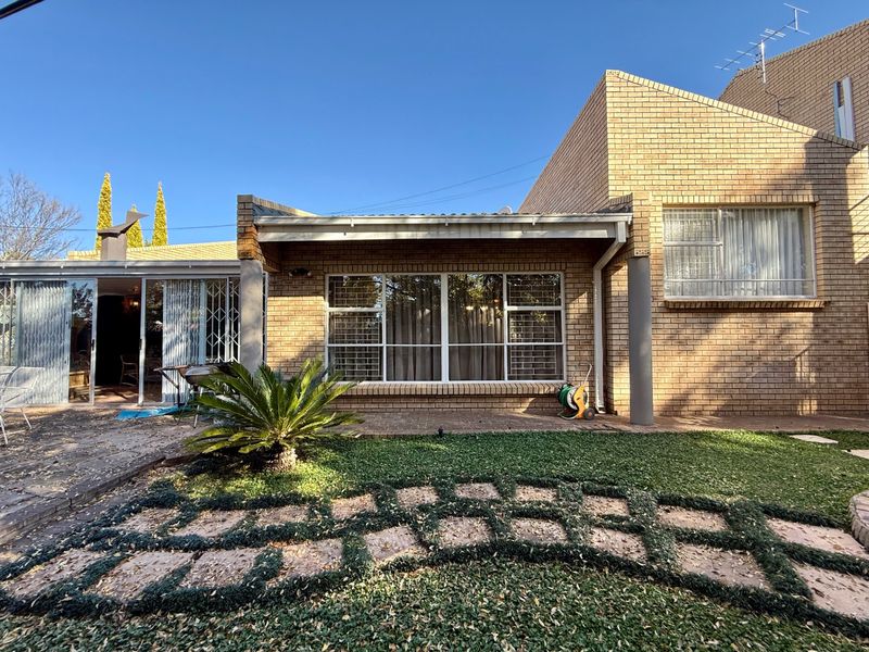 Townhouse For Sale In Bloemfontein - Photo 10