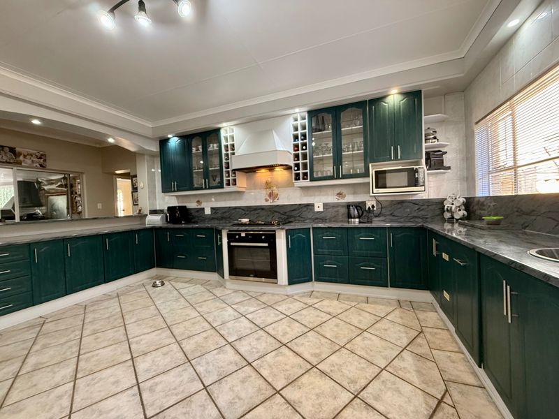Townhouse For Sale In Bloemfontein - Photo 5