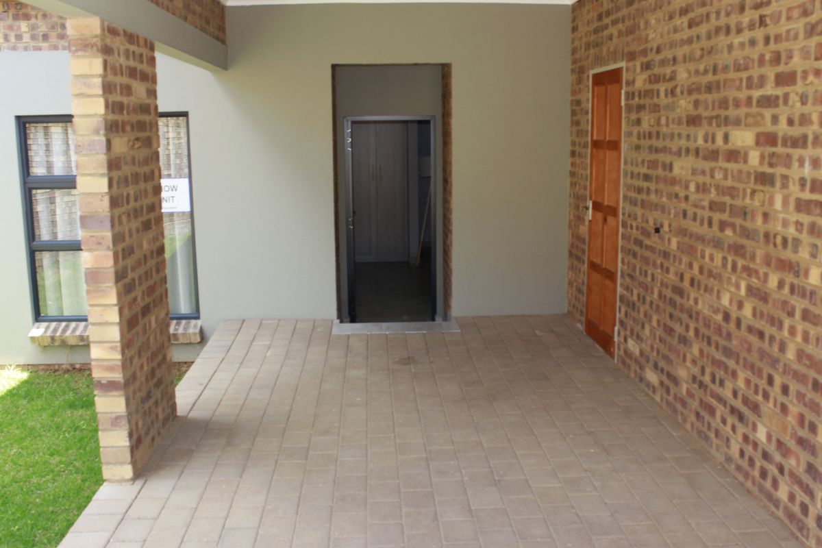 House For Sale In Witbank - Photo 2
