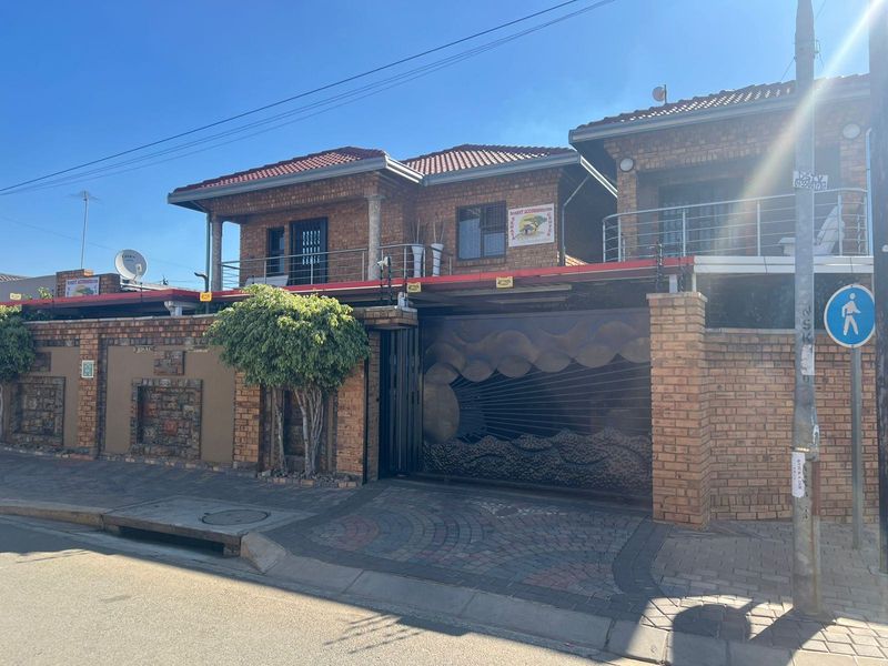 House For Sale In Soweto - Photo 2
