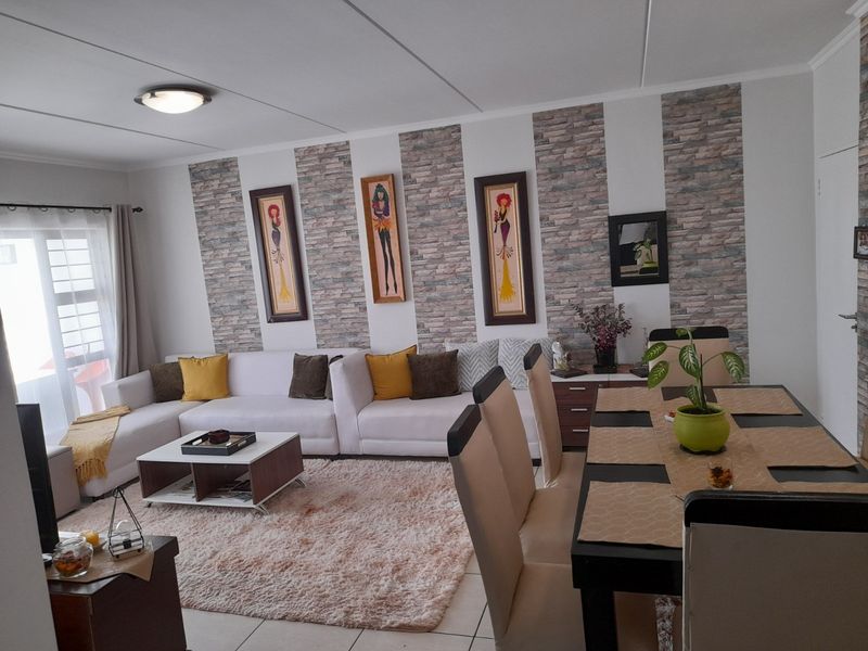 Apartment For Sale In Sandton - Photo 1
