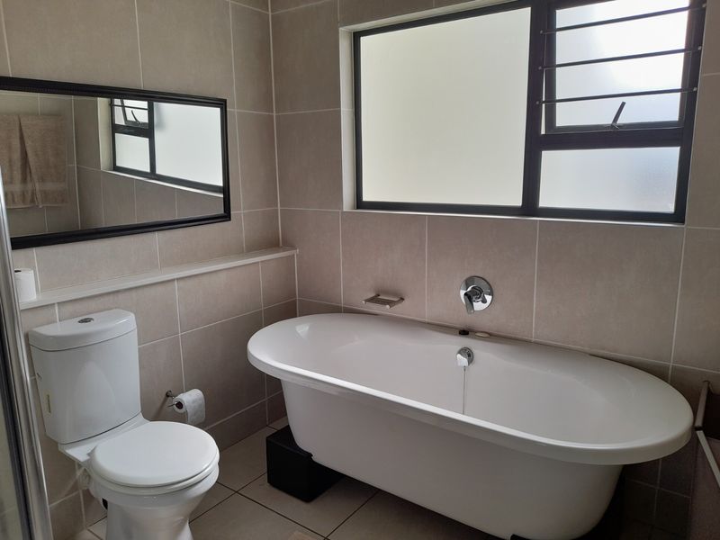 Apartment For Sale In Sandton - Photo 9