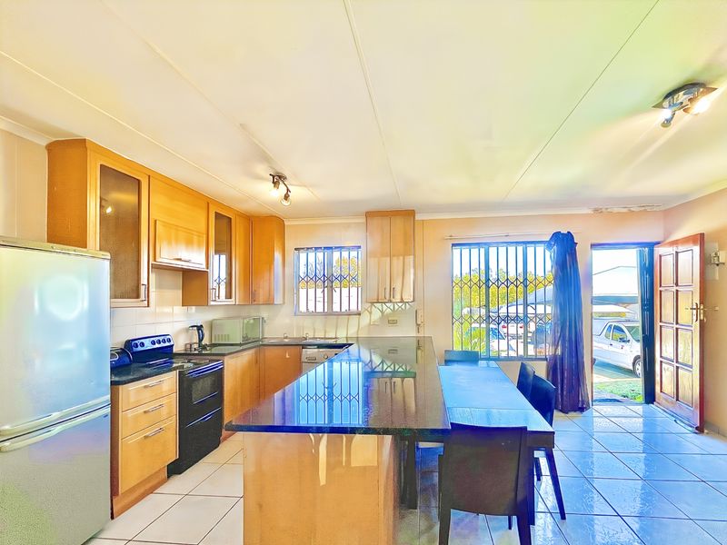 Townhouse For Sale In Midrand - Photo 7