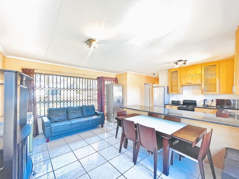 Townhouse For Sale In Midrand - Photo 6
