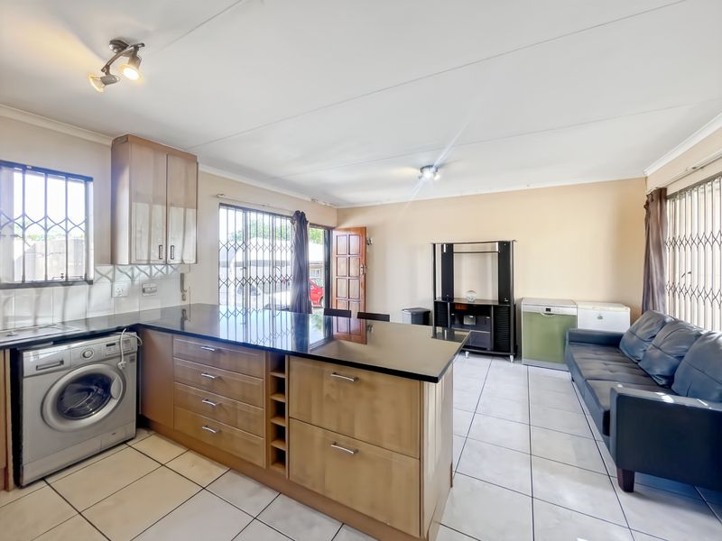 Townhouse For Sale In Midrand - Photo 4