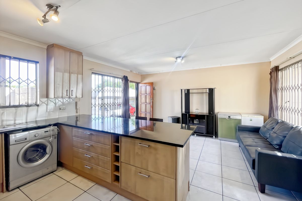 Townhouse For Sale In Midrand - Photo 4