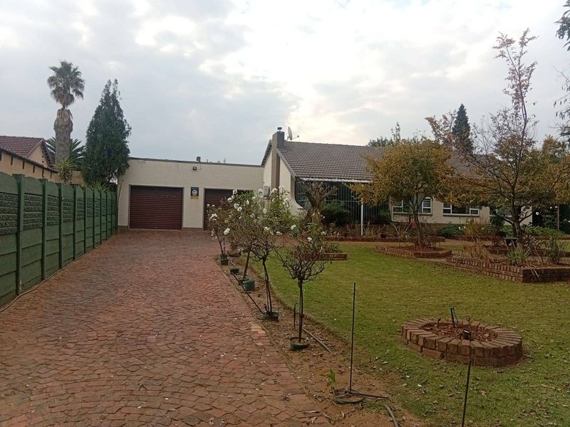 House For Sale In Germiston - Photo 2